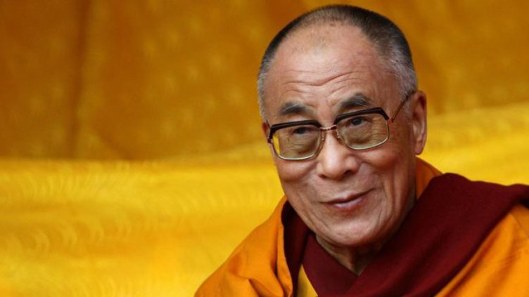 Далай Лама е приет в болница