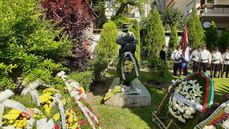 Варна отбеляза 141 години от oсвобождението си (СНИМКИ)