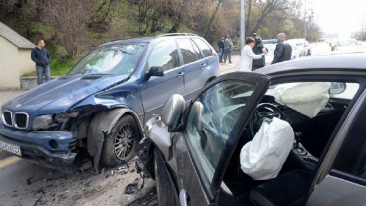 Белезници за побойника от катастрофата в София