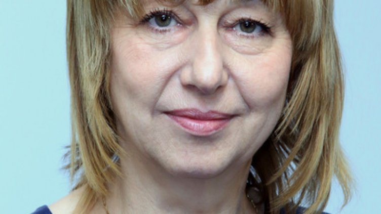 Министър Клисарова: Матурите няма да бъдат провалени