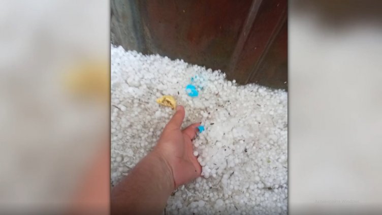 Прогнозата се сбъдна: Градушки и силни бури удариха населени места у нас (ВИДЕО)