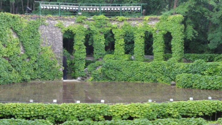 Искат да темонтират основно Летен театър - Варна с европари