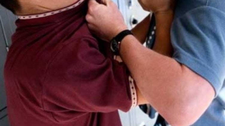 Глобиха тинейджър, буйствал на Златните