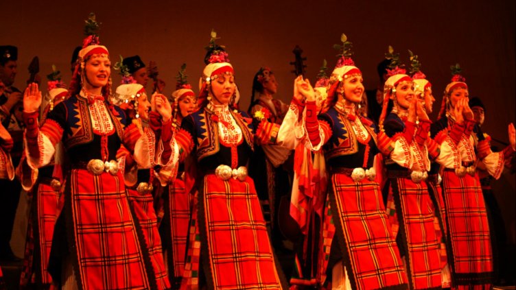 Ансамбъл "Тракия" потапя Варна в магията на фолклора