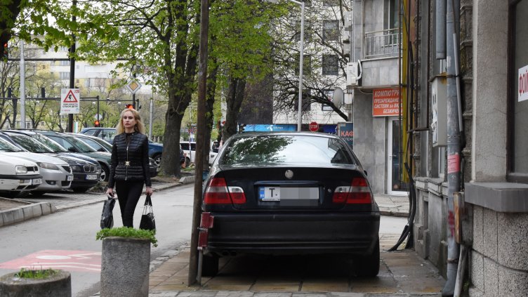 Пoреден епизод от &quot;Паркиране по варненски&quot; (СНИМКИ)