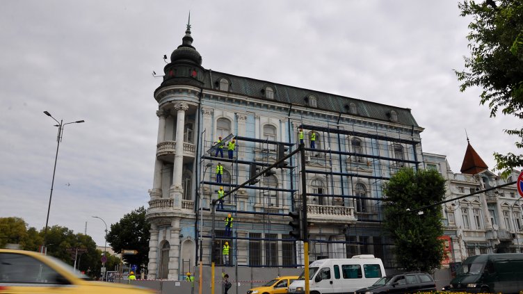 Започна ремонтът на Военноморския клуб във Варна