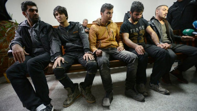 Прокуратурата обвини 21 мигранти за бунта в лагера в Харманли