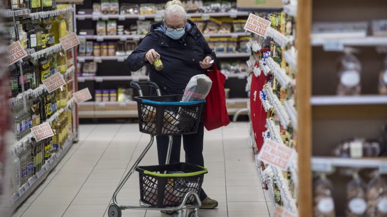 В София въведоха "зелен коридор" за пазаруване на хората над 65 години