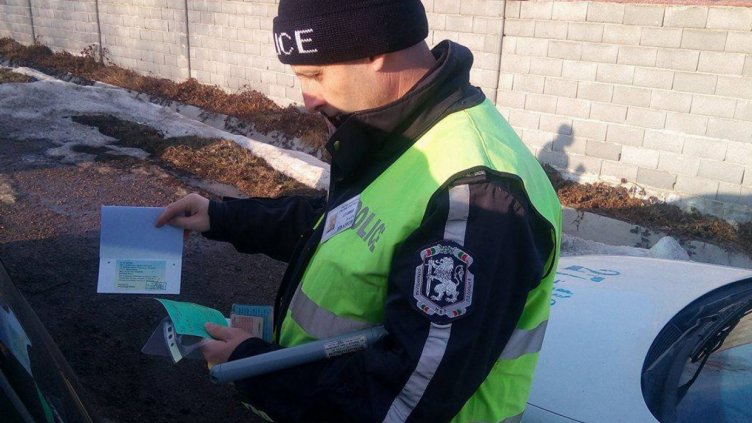 Шофьори недоволстват срещу банкови такси, които плащат към наложените им глоби