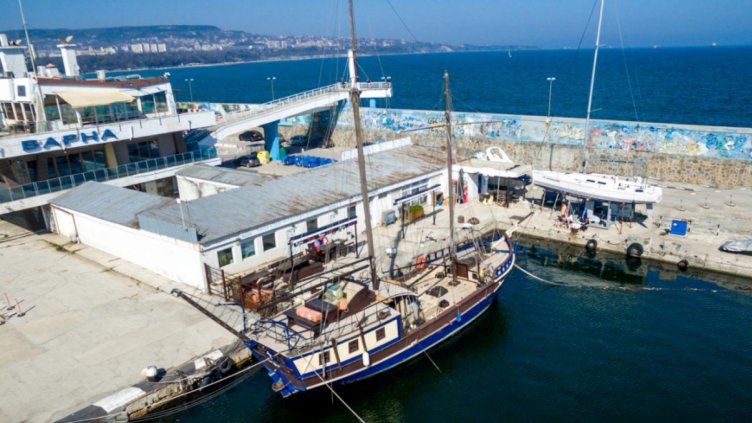 Корабът на Конан Варварина потъна на Морска гара – Варна