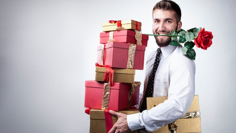 Съпруга подари на мъжа си снимки на жените, които e харесал в социална мрежа