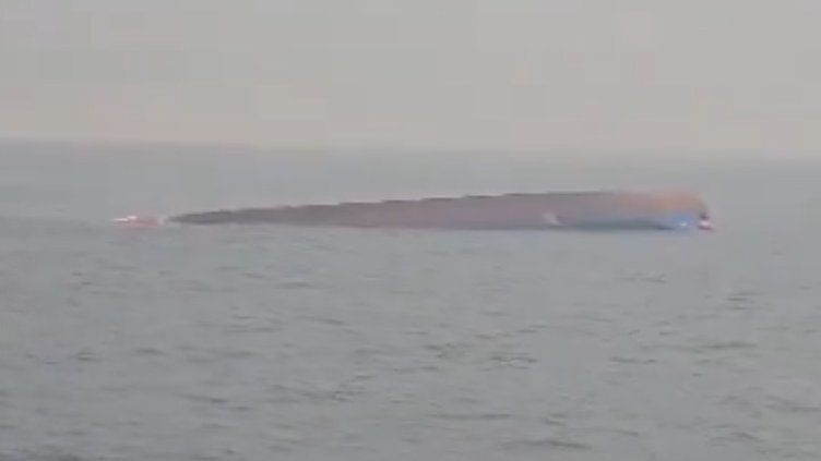 Български моряци спасиха деветима души от потъващия кораб край Констанца