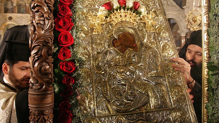 Посрещат чудотворна икона в "Св. Александър Невски"