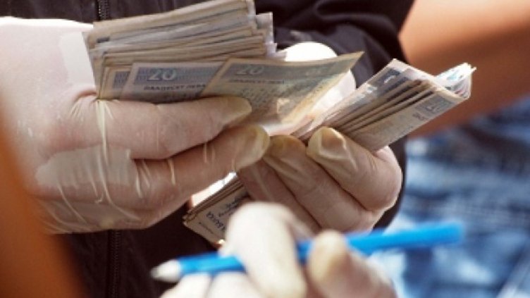 Хванаха полицай, прибрал 36 000 лв. подкуп