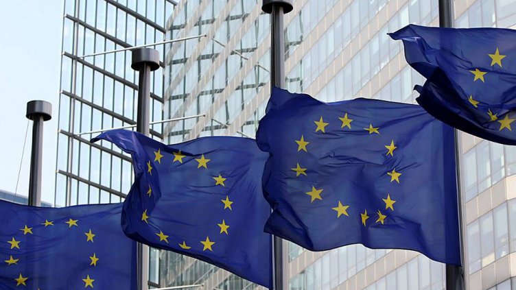 Назадничави политици са виновни за срива в доверието в Европа