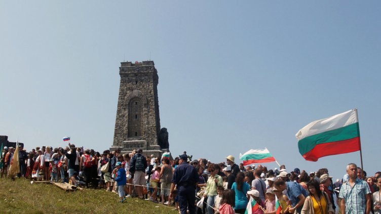 Стотици тръгнаха към връх Шипка рано, рано на 3 март