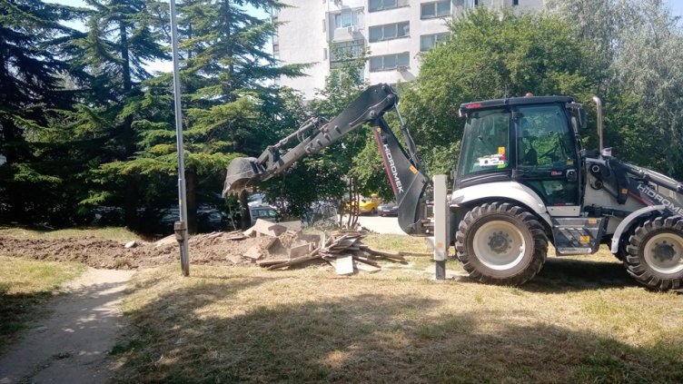 Започна благоустрояването и на „Трошево“ 