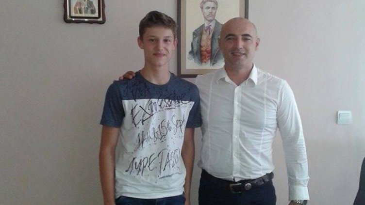 Кметът на район "Вл. Варненчик" поздрави седмокласник, върнал изгубено портмоне