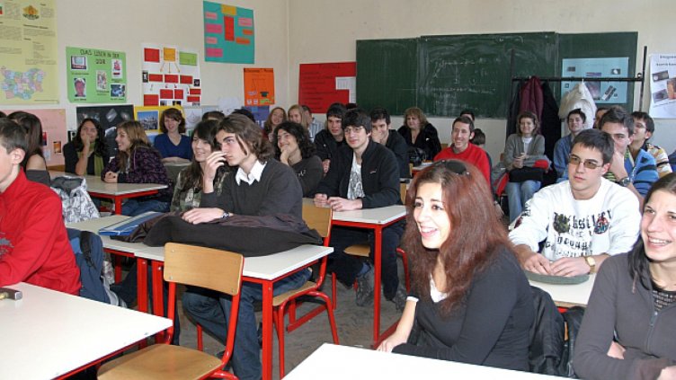 Училищата сами определят как ще образуват бала за прием