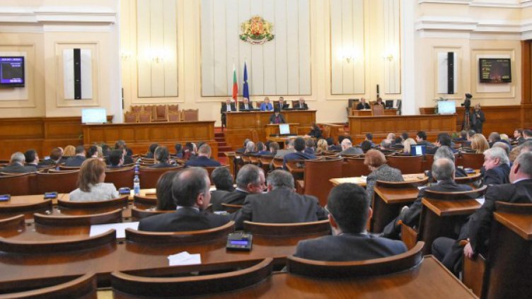 Избрани за депутати се отказват от парламента