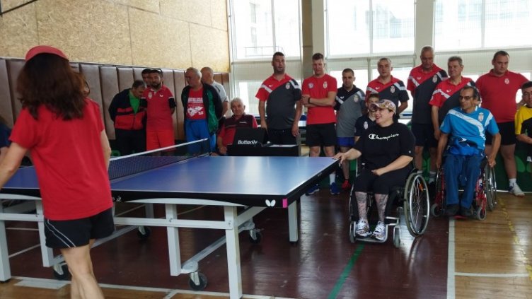 Международен турнир по тенис на маса за хора с увреждания се провежда във Варна