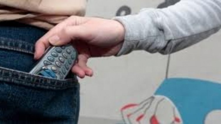 Рецидивист остава в ареста заради евтин телефон