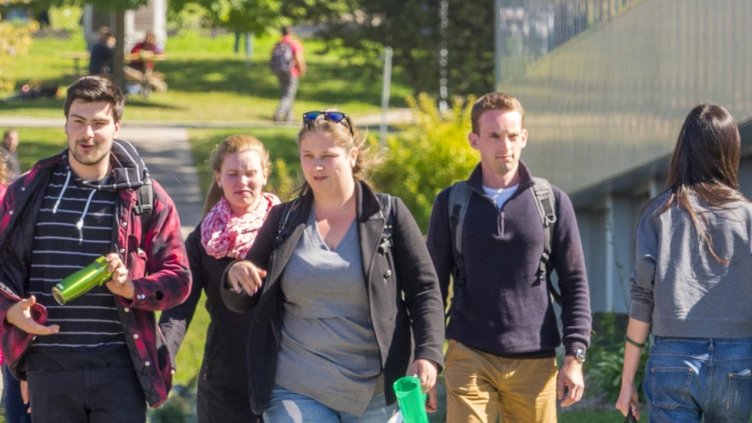 Държавата поема изцяло или частично следването, ако студентът има договор с работодател