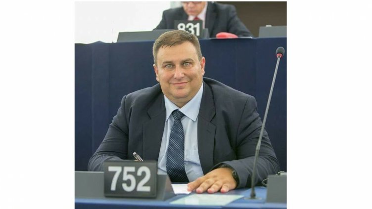 Емил Радев иска отпадане за българите на визите за САЩ