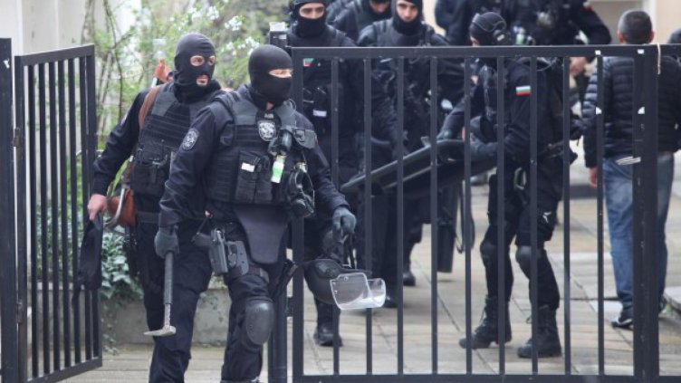 Заловиха ли похитителите на Адриан? Масирана полицейска акция в София