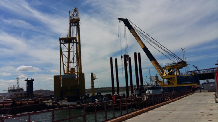 В ход е строежът на Кримския мост, който ще бъде най-дългият в Русия