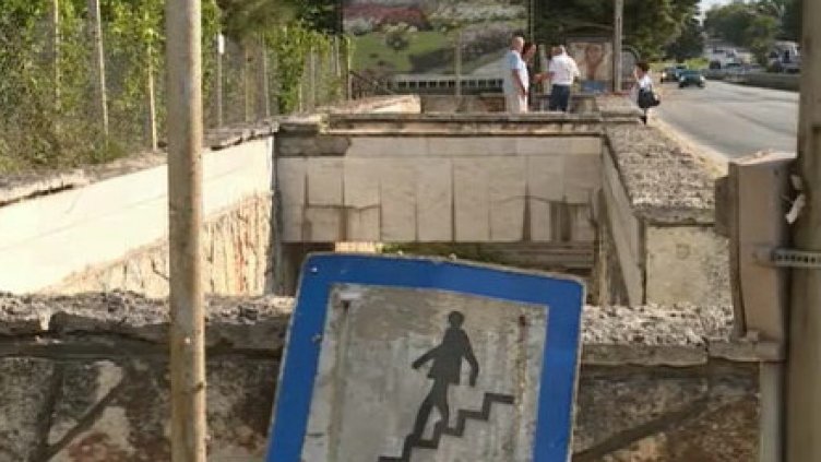 Ремонтират опасен подлез във Варна