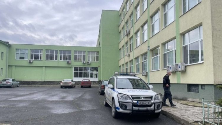 Трагедия: Ученичка почина в клас