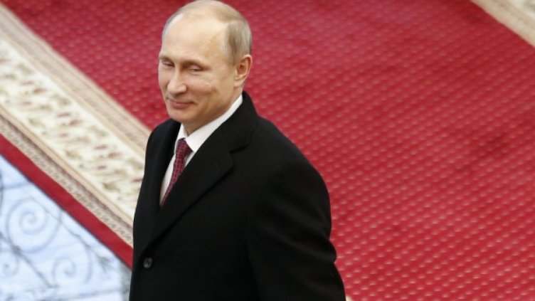 Руската икономика потъва, а Путин се усмихва? 