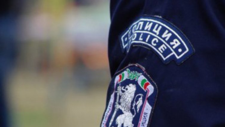 Мутра прегази полицай във Враца