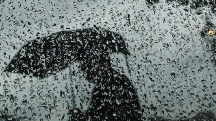 Оранжев код за обилни валежи и бури е обявен за 18 области