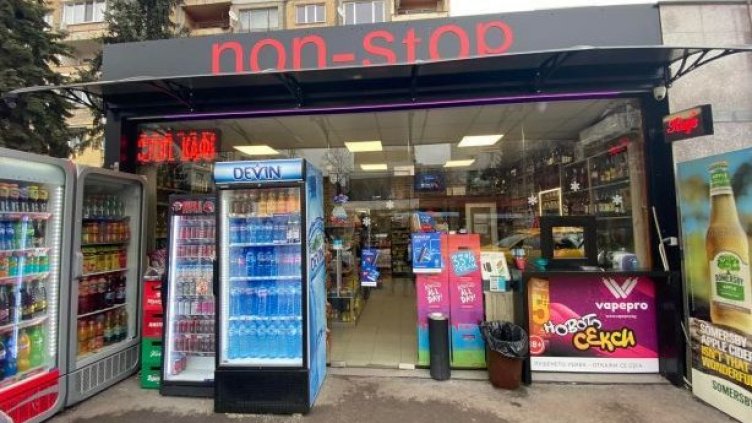 След размяна на "любезности", удари - драма с биячи и пребит в магазин