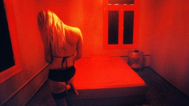 Съдят 24-годишен сводник от Разград, извеждал секс робини в Германия