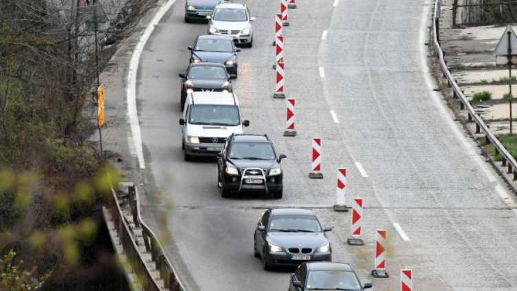 Заради прибирането: Утре следобед спират камионите