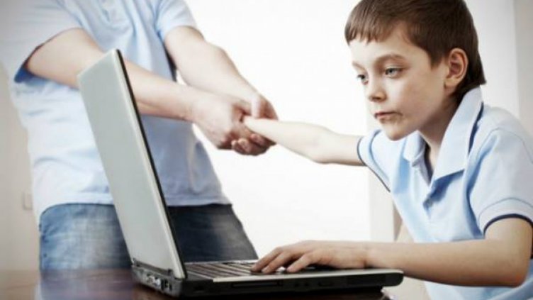 Българските деца прекарват 80% от времето си в интернет