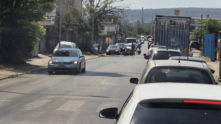 Катастрофа с моторист във Варна