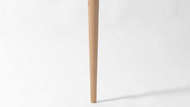 Млад мъж преби комшии с крак на маса заради силна музика