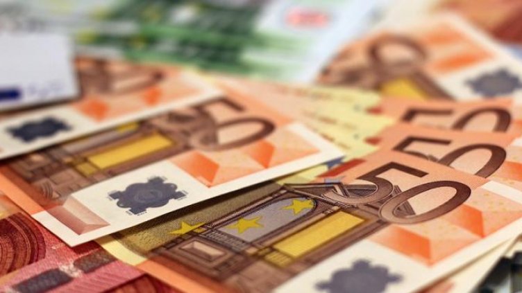 След въвеждане на еврото пенсиите и заплатите ще бъдат закръглени в полза на хората