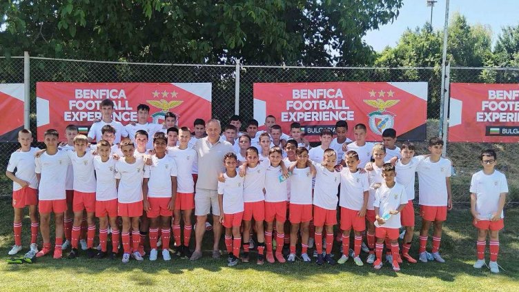 Илиан Илиев посети лагера на Академия Бенфика