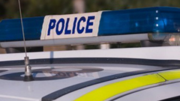 Преследван за грабеж блъсна патрулка, за да избяга, но не успя  