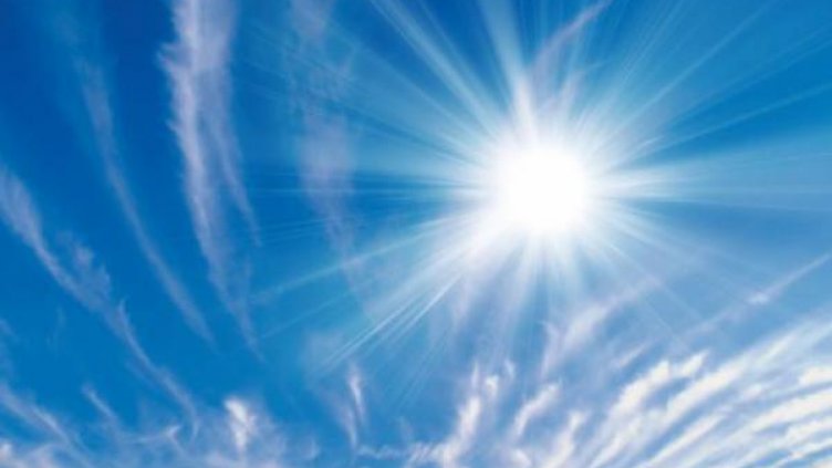 Слънчев и ветровит понеделник