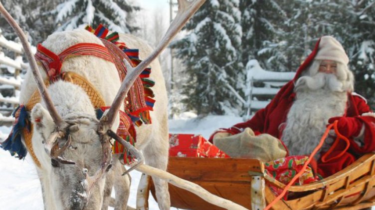 Дядо Коледа вече пътува, за да раздаде подаръците