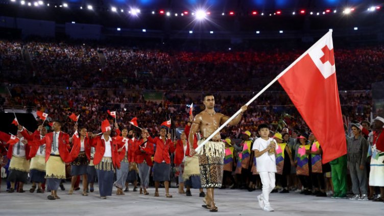 Знаменосецът на Тонга привлече погледите в Рио  