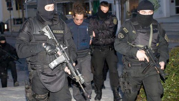 Около Лъвов мост в София ловят мутри в спецакция