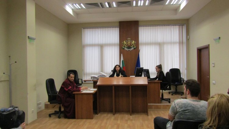 Първокурсници гостуваха в Административния съд във Варна