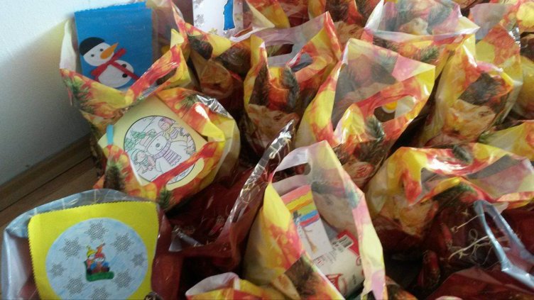 Децата от СУ „П.К.Яворов“ зарадваха нуждаещи се за Коледа